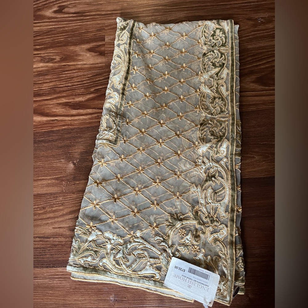 NWT English Home Chatsworth Net Throw Gold
47”by 47”